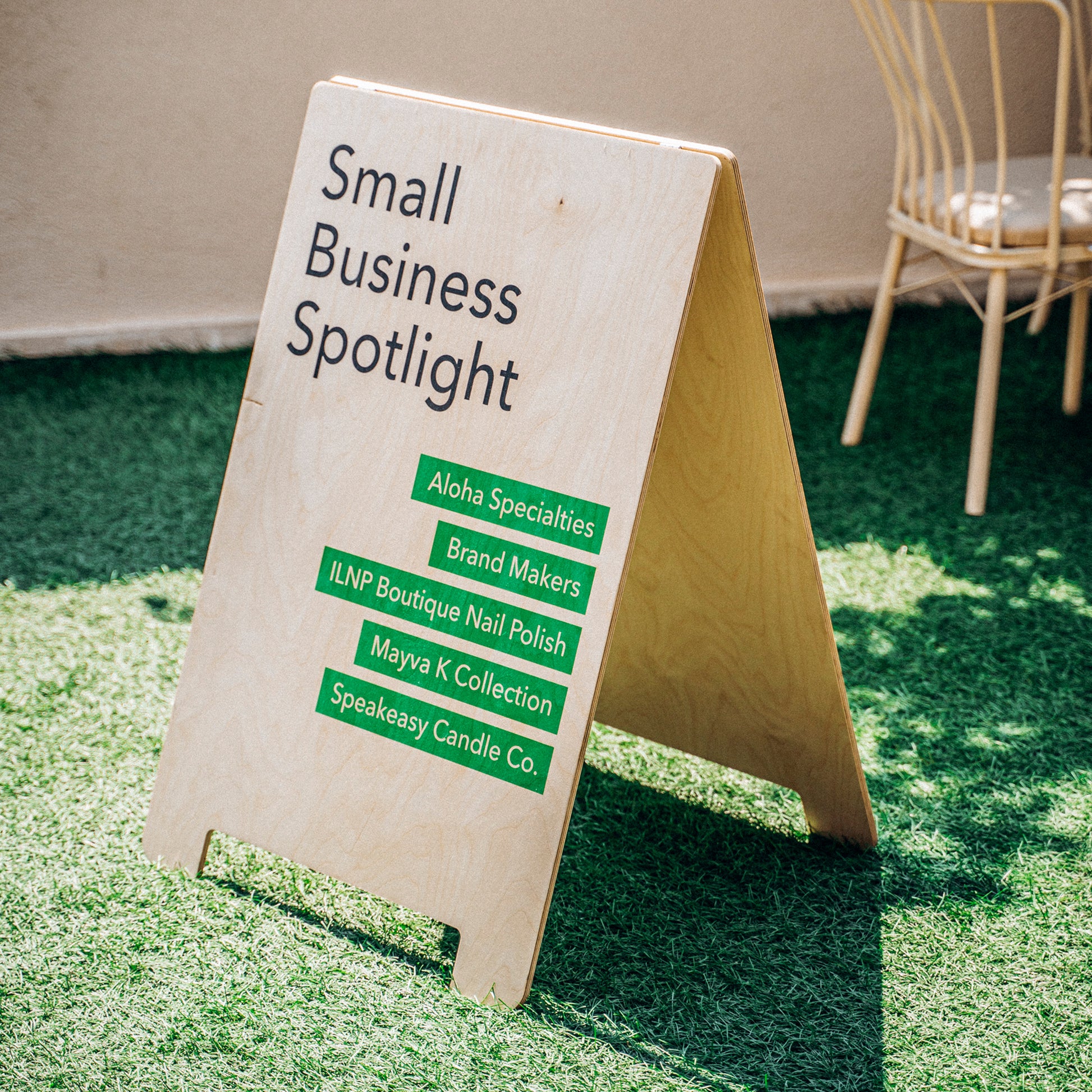 Dhora | Sidewalk Sign Mauda