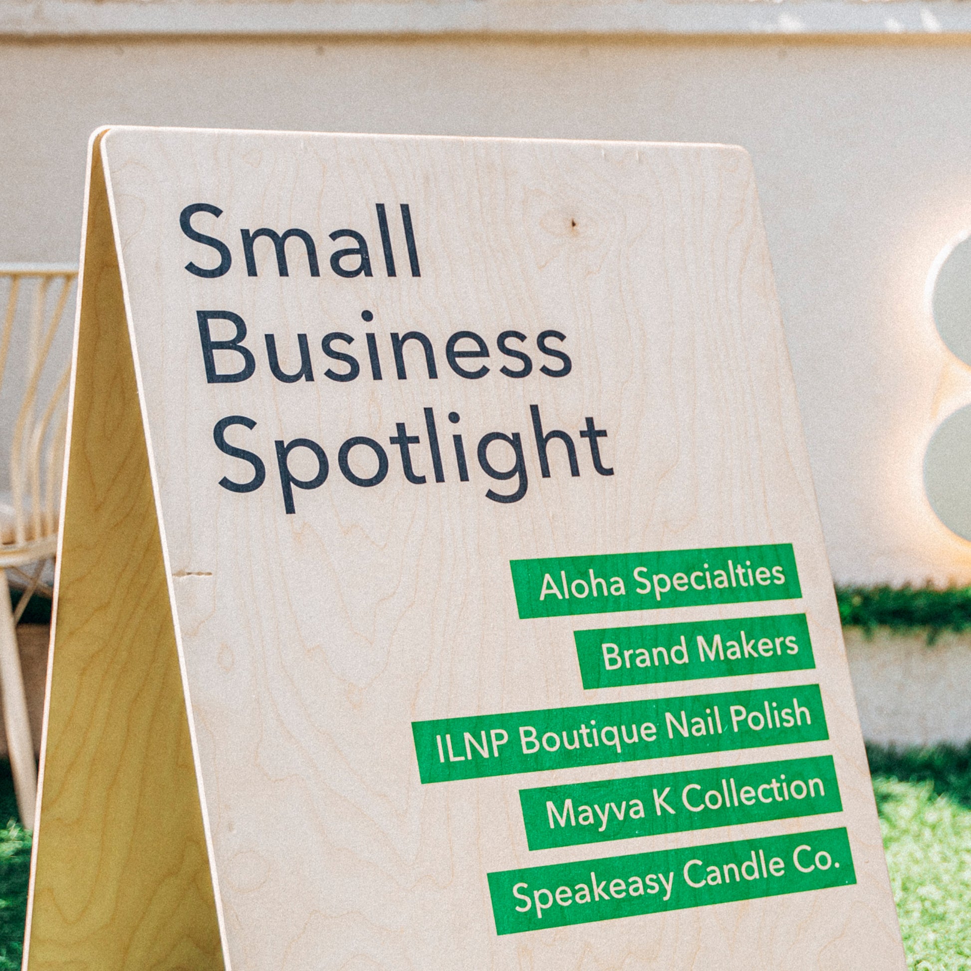 Dhora | Sidewalk Sign Mauda