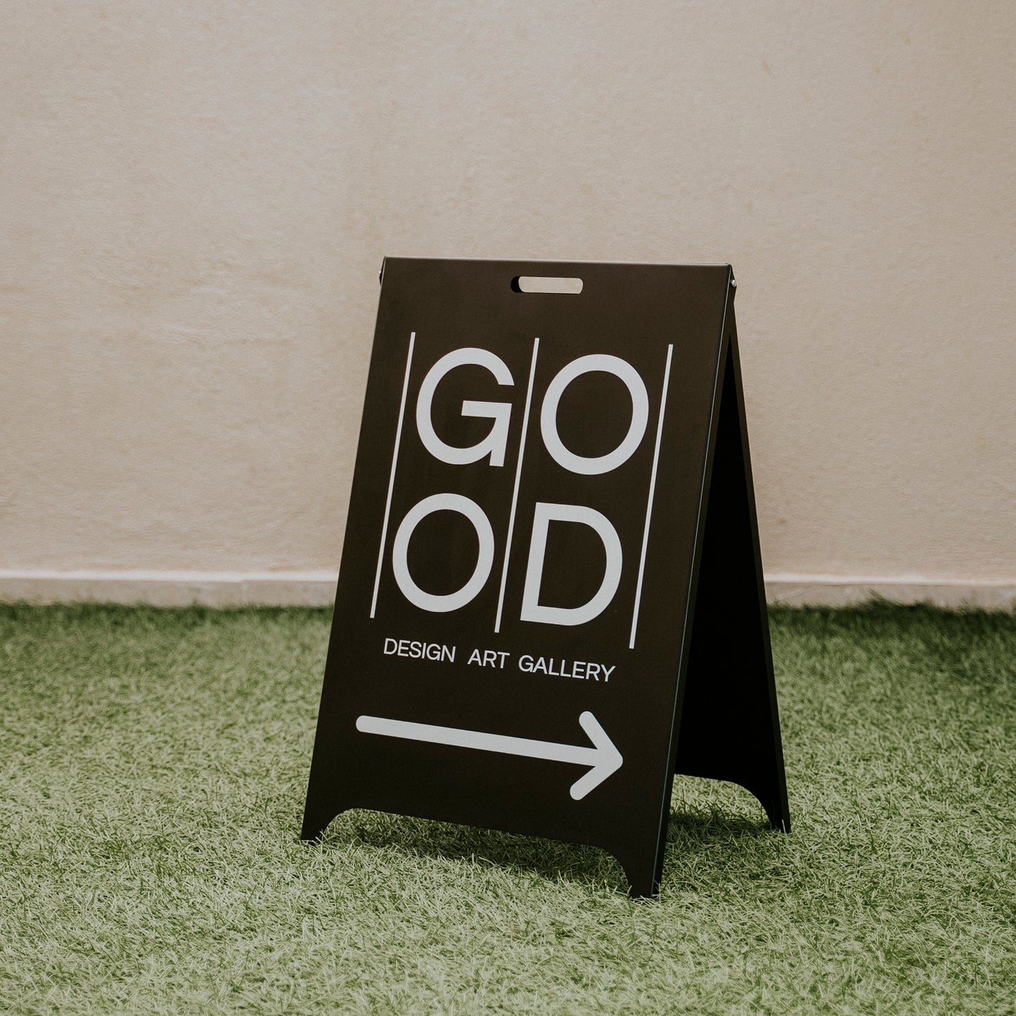 Shire | Sidewalk Sign Mauda