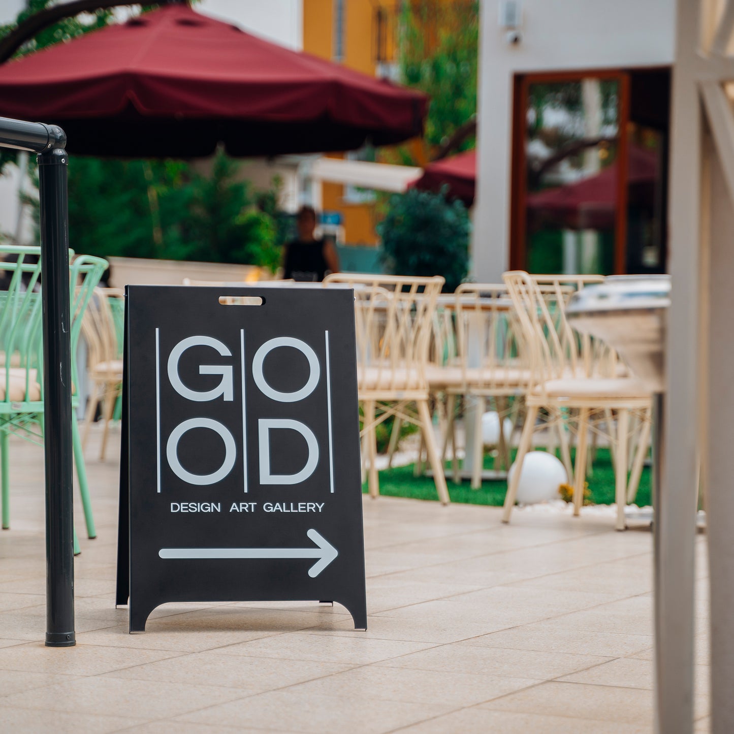 Shire | Sidewalk Sign Mauda